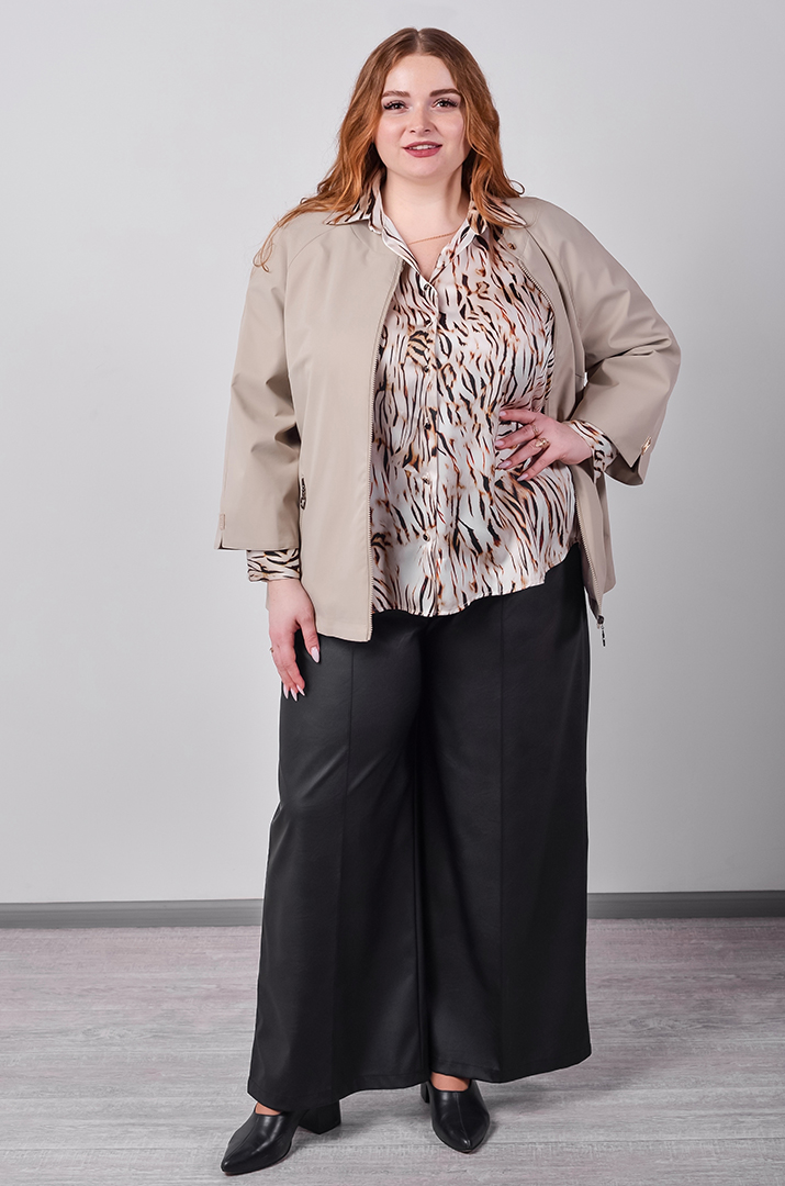 Куртка коротка з плащівки та з декоративною фурнітурою великих розмірів