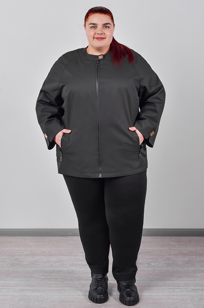 Куртка коротка з плащівки та з декоративною фурнітурою великих розмірів