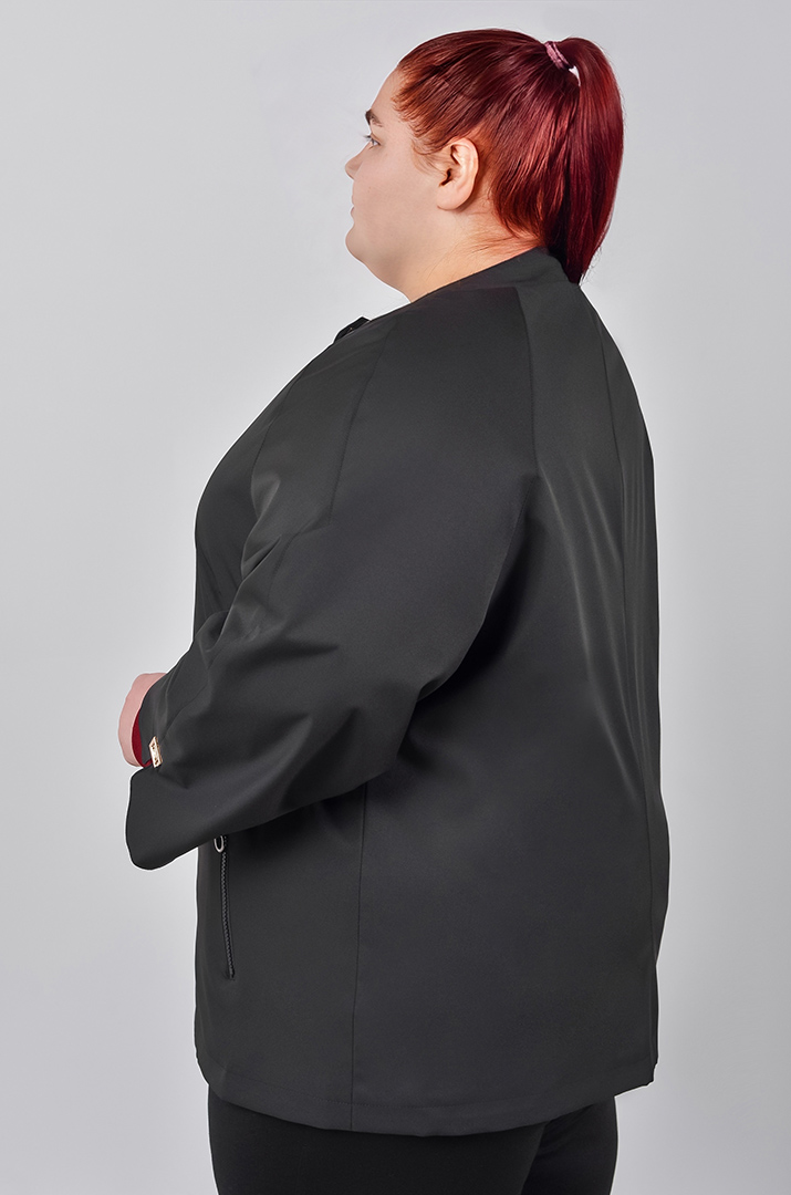 Куртка коротка з плащівки та з декоративною фурнітурою великих розмірів