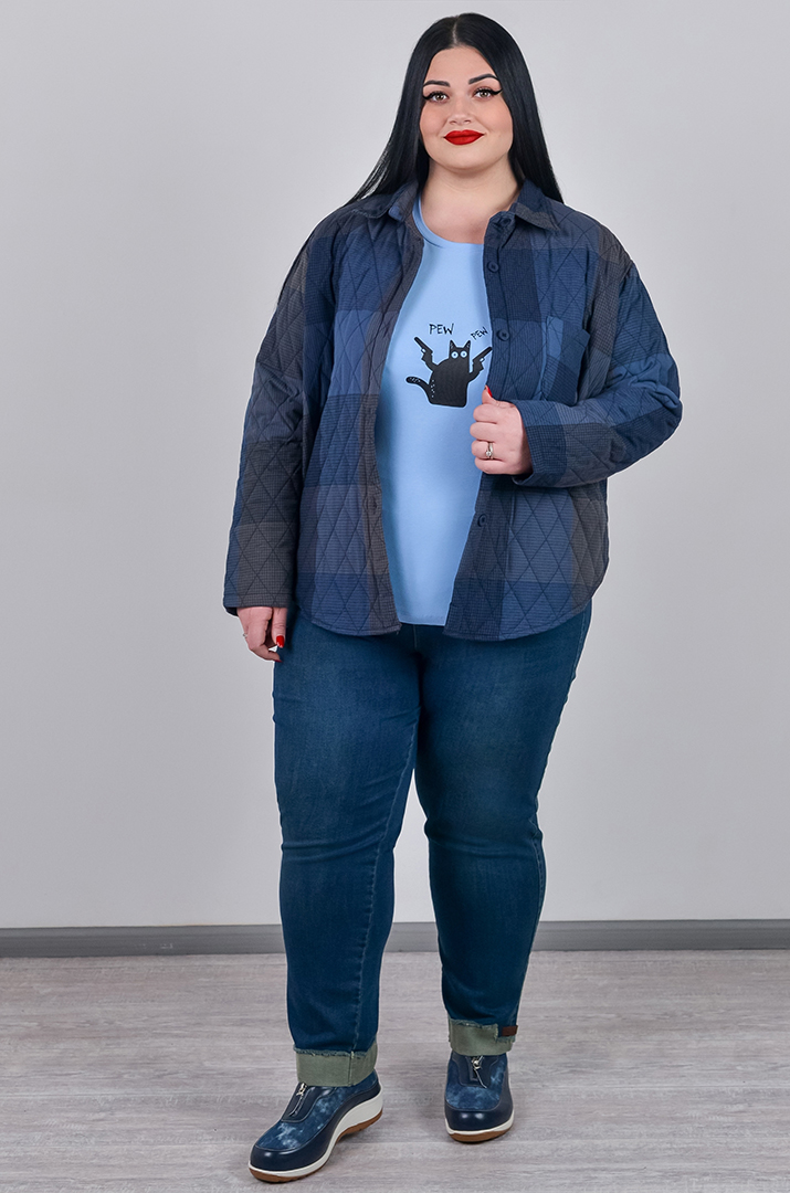 Куртка коротка з візерунком у клітинку і накладною кишенею великих розмірів