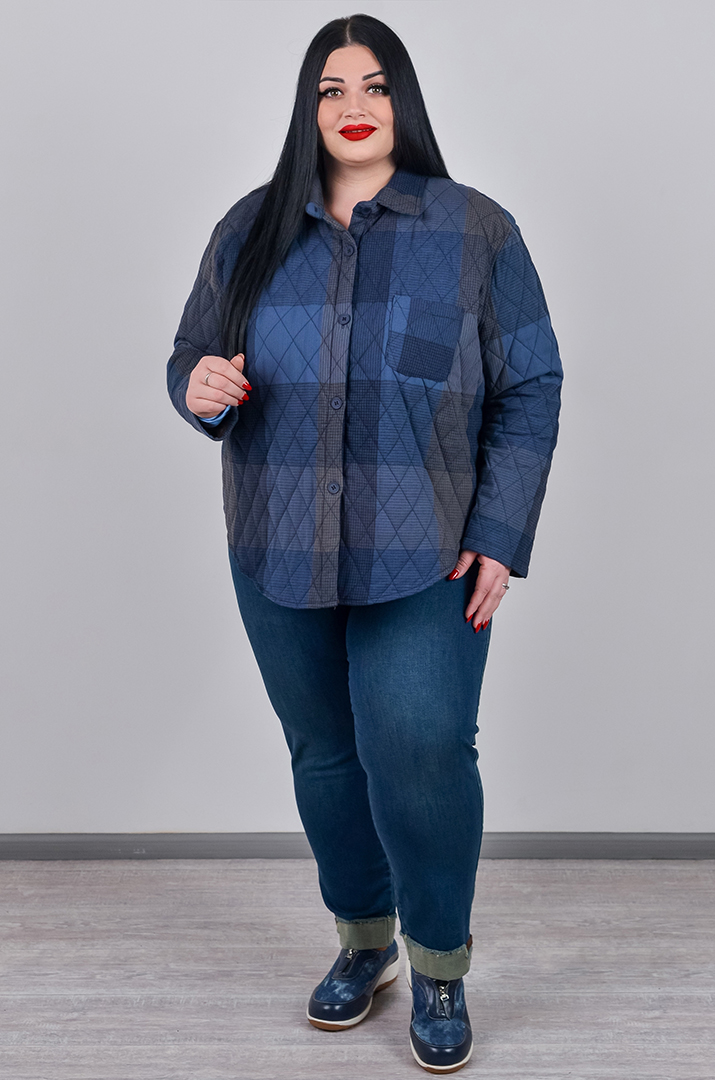 Куртка коротка з візерунком у клітинку і накладною кишенею великих розмірів