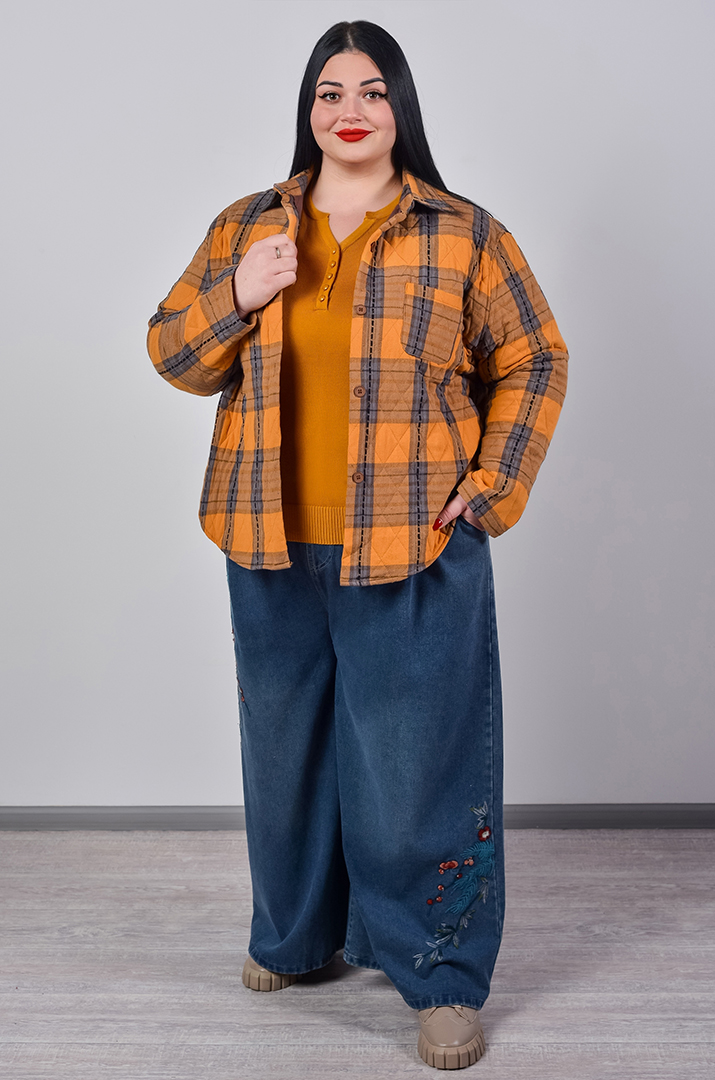 Куртка коротка з візерунком у клітинку і накладною кишенею великих розмірів