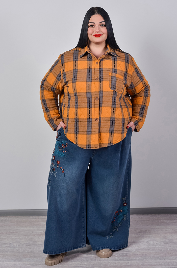 Куртка коротка з візерунком у клітинку і накладною кишенею великих розмірів