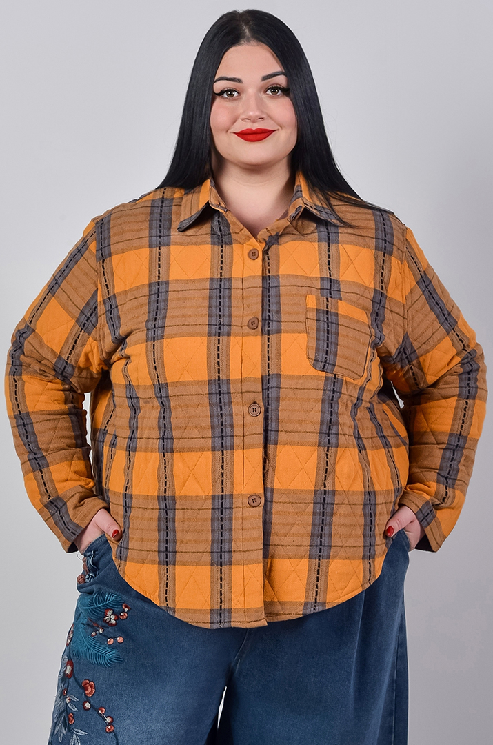 Куртка коротка з візерунком у клітинку і накладною кишенею великих розмірів