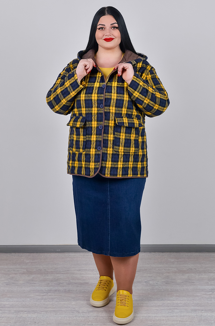 Куртка на ґудзиках з накладними кишенями та з капюшоном великих розмірів