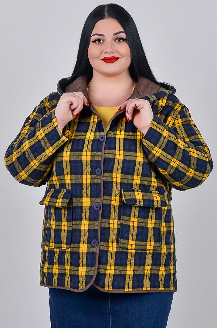 Куртка на ґудзиках з накладними кишенями та з капюшоном великих розмірів