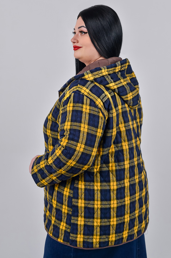 Куртка на ґудзиках з накладними кишенями та з капюшоном великих розмірів