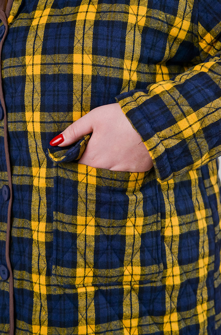 Куртка на ґудзиках з накладними кишенями та з капюшоном великих розмірів