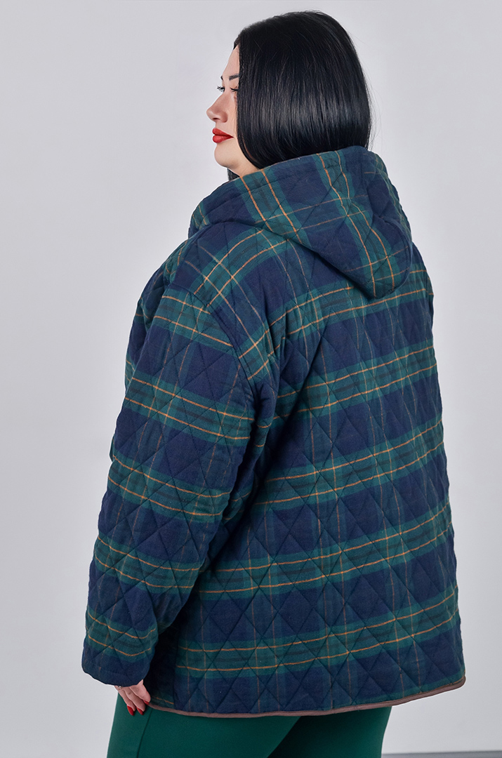 Куртка на ґудзиках з накладними кишенями та з капюшоном великих розмірів