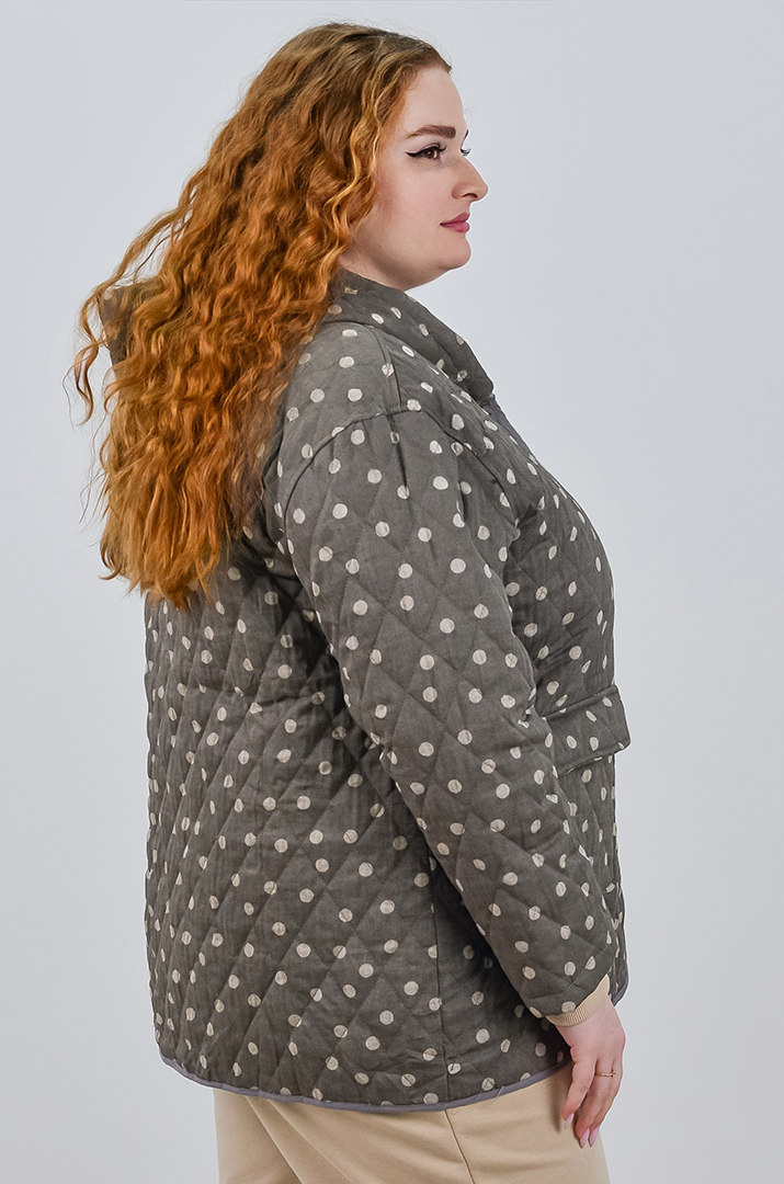 Куртка на ґудзиках з накладними кишенями та з капюшоном великих розмірів