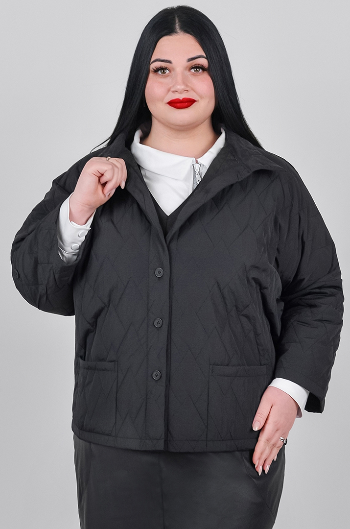 Куртка коротка зі стьобаною фактурою та з накладними кишенями великих розмірів