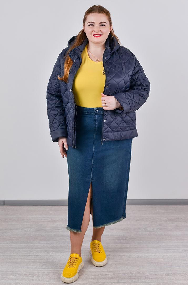 Куртка коротка з ромбовою стібкою та комбінованою застібкою великих розмірів