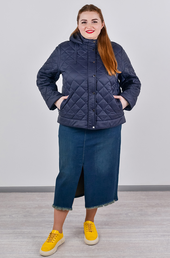 Куртка коротка з ромбовою стібкою та комбінованою застібкою великих розмірів