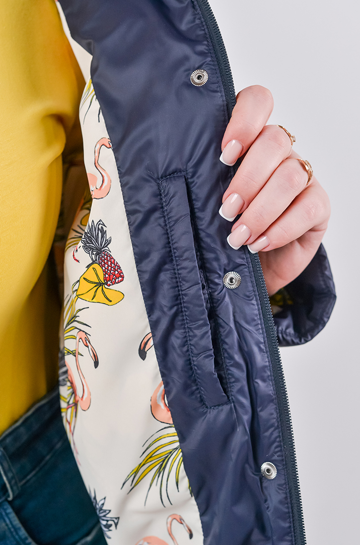 Куртка коротка з ромбовою стібкою та комбінованою застібкою великих розмірів