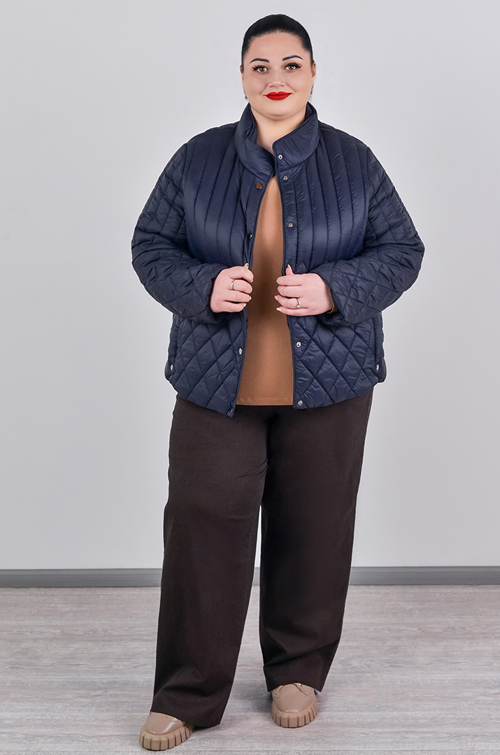 Куртка коротка однотонна з рельєфною стібкою великих розмірів