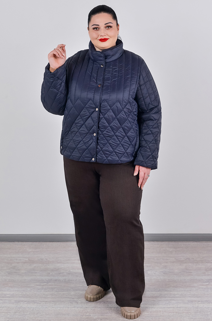 Куртка коротка однотонна з рельєфною стібкою великих розмірів