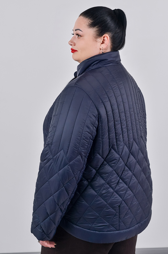 Куртка коротка однотонна з рельєфною стібкою великих розмірів