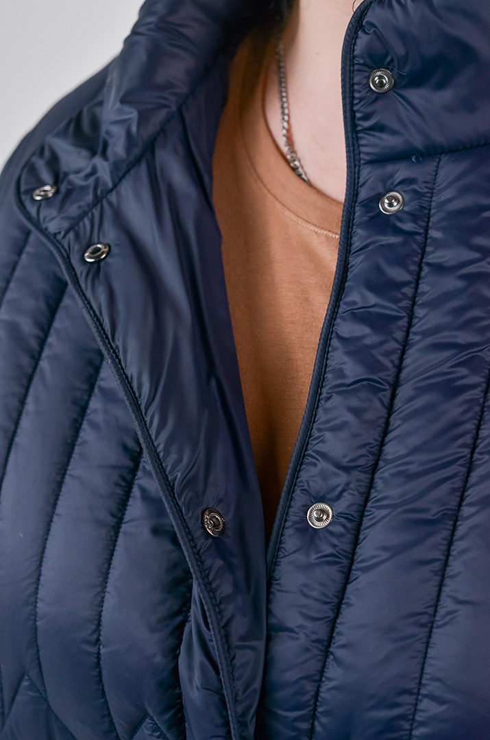 Куртка коротка однотонна з рельєфною стібкою великих розмірів