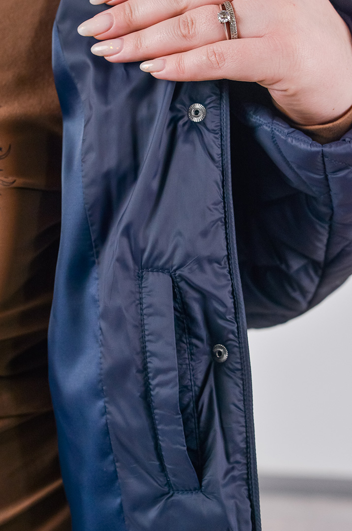 Куртка коротка однотонна з рельєфною стібкою великих розмірів