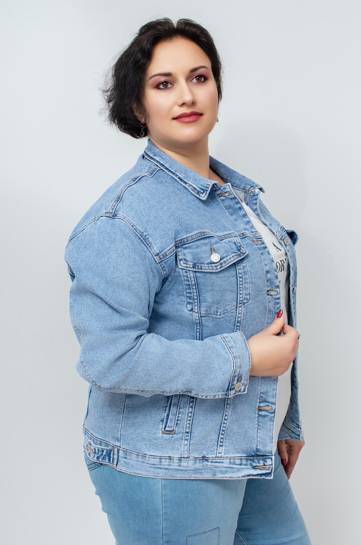 Лепень джинсовый с декором на спине супер батал