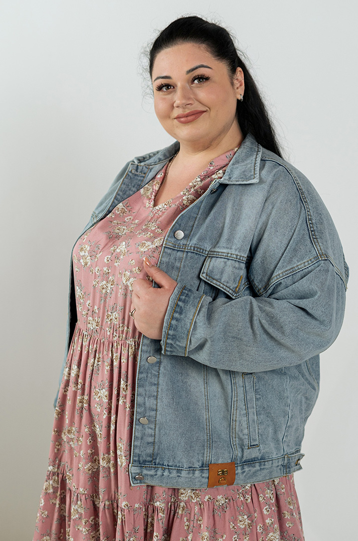 Стильна джинсова куртка великих розмірів