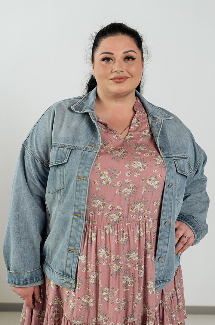 Стильна джинсова куртка великих розмірів