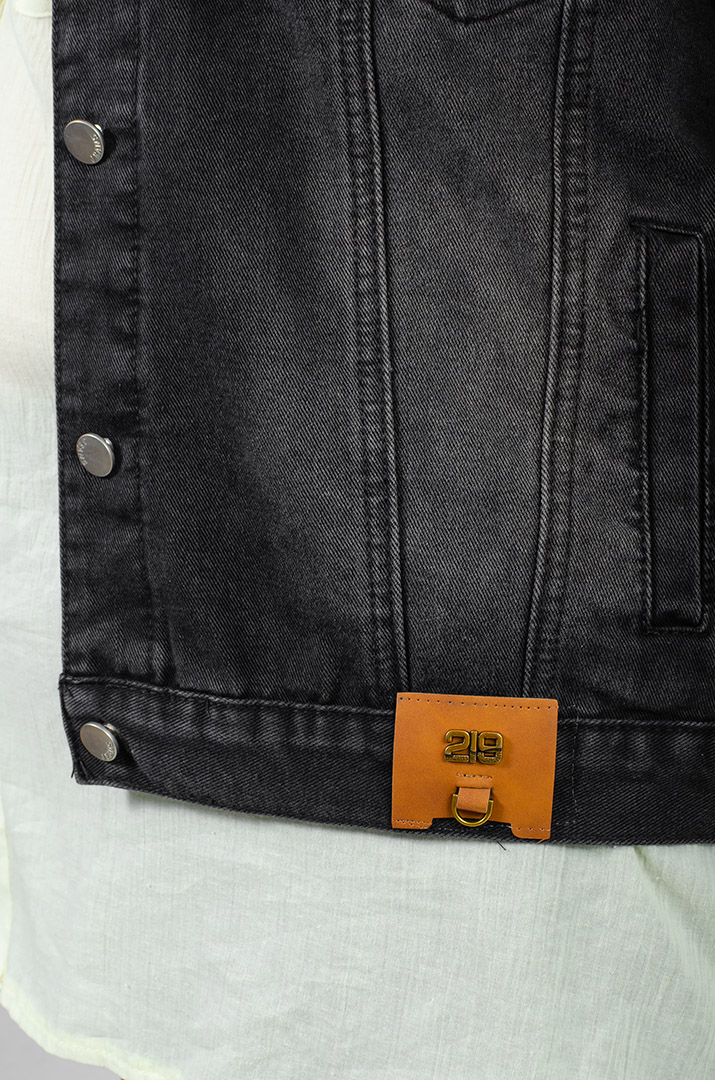 Стильна джинсова куртка великих розмірів