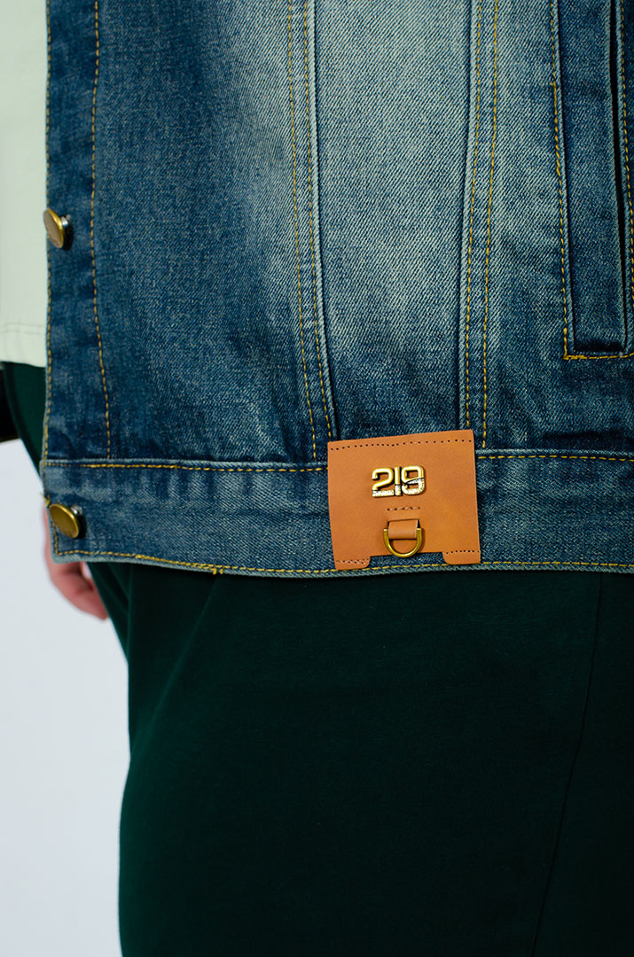 Стильна джинсова куртка великих розмірів