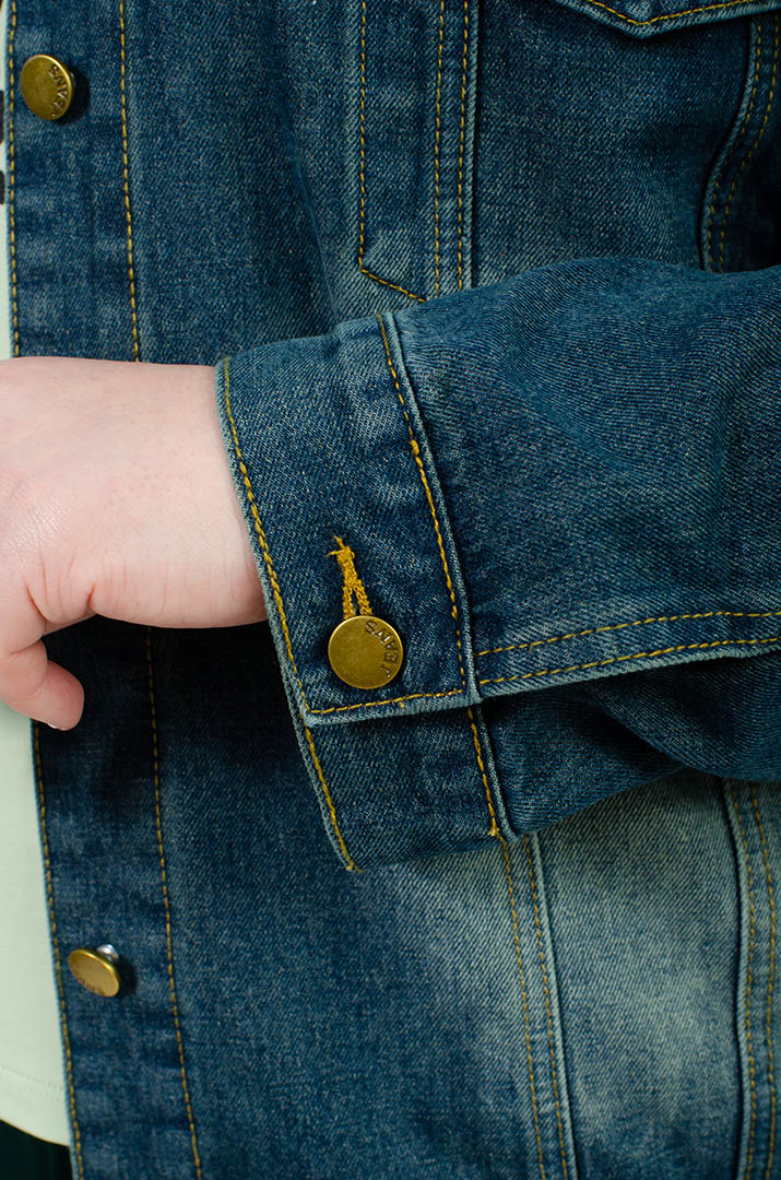 Стильна джинсова куртка великих розмірів