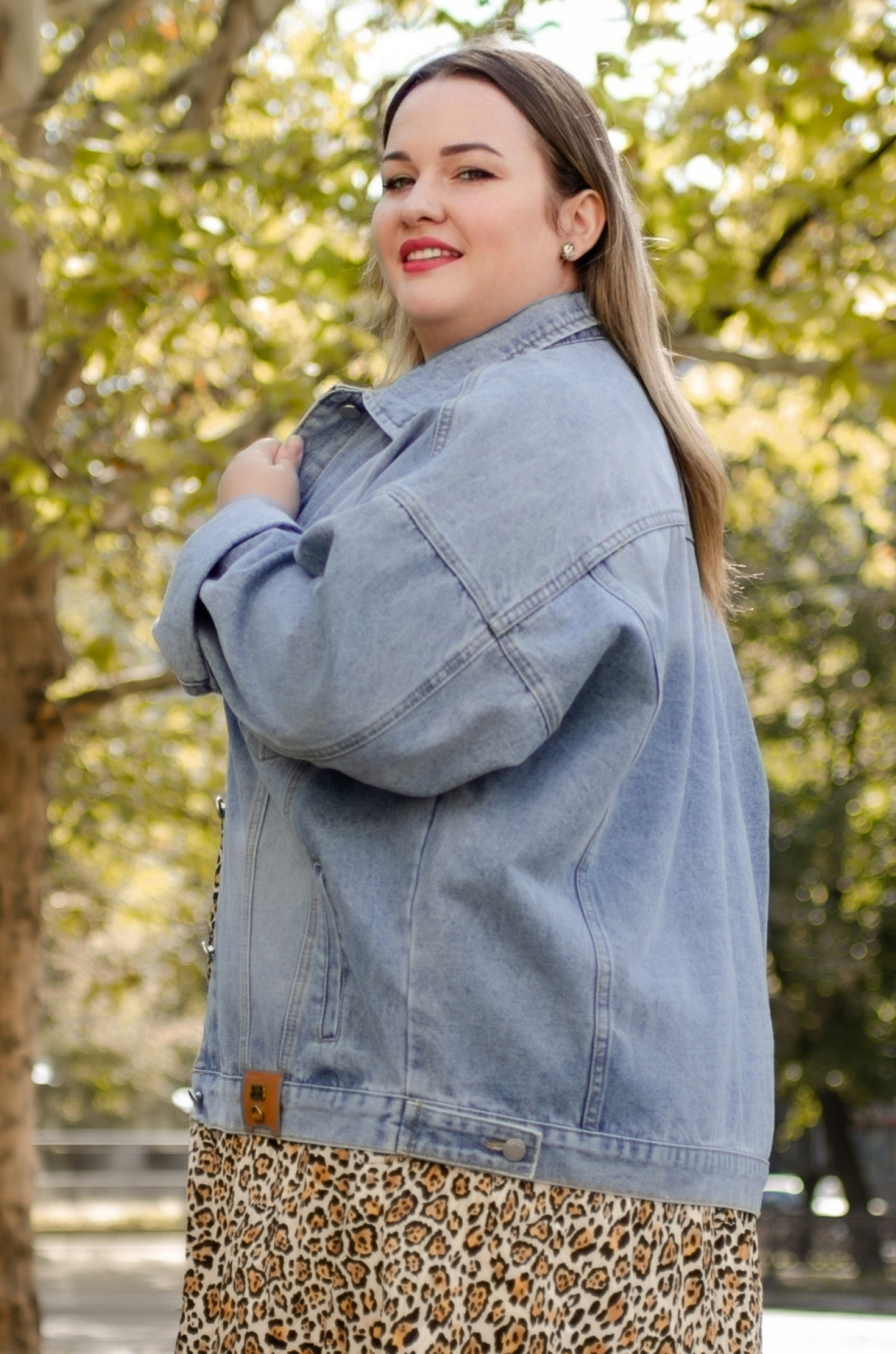 Стильна джинсова куртка великих розмірів