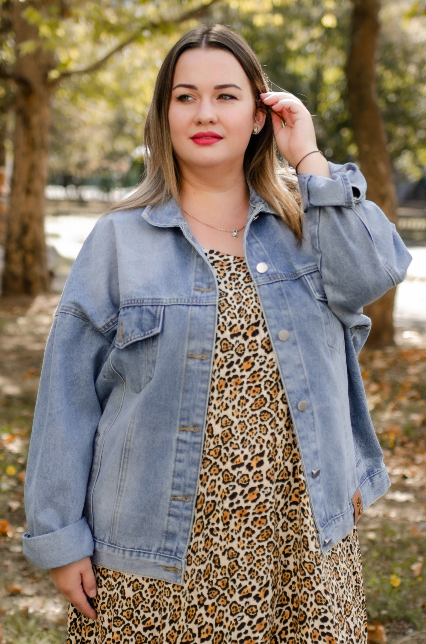 Стильна джинсова куртка великих розмірів