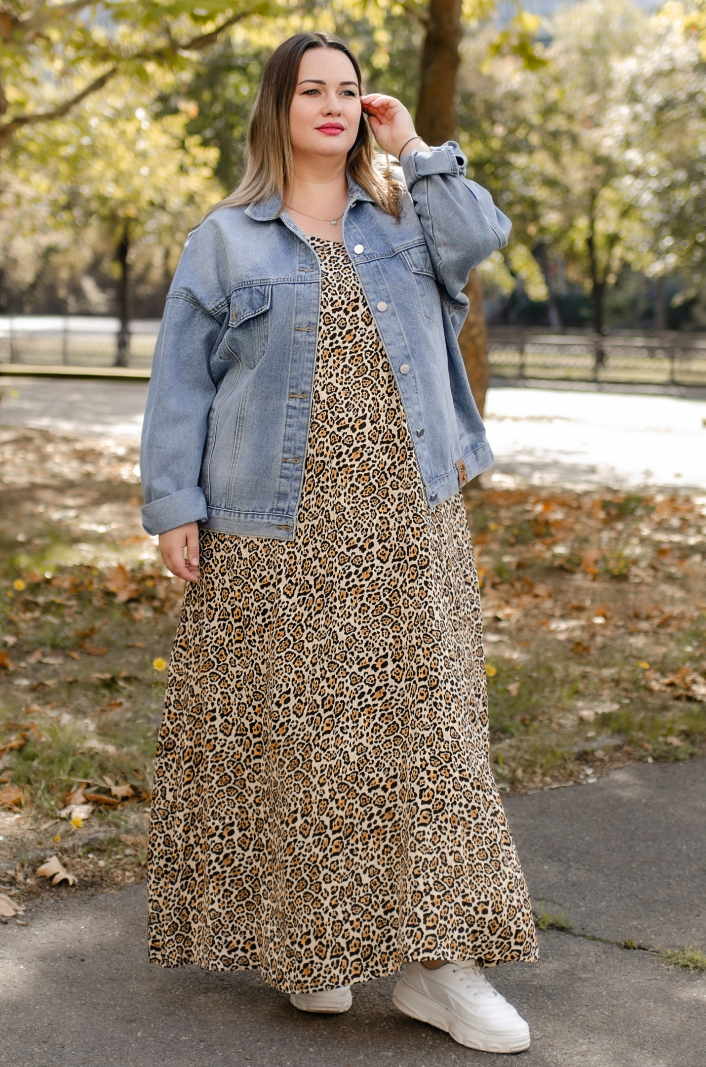 Стильна джинсова куртка великих розмірів