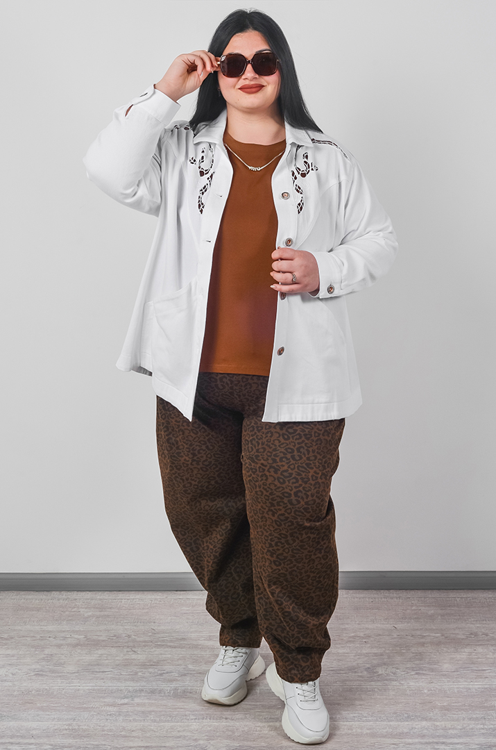 Лепень з фактурними деталями та накладними кишенями великих розмірів