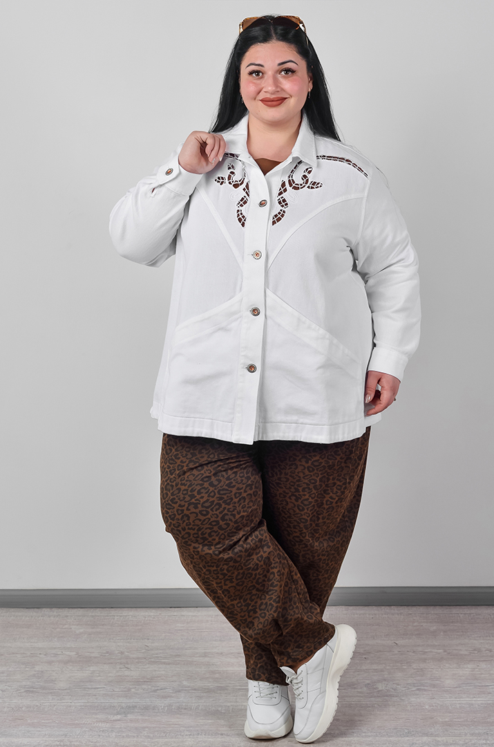 Лепень з фактурними деталями та накладними кишенями великих розмірів