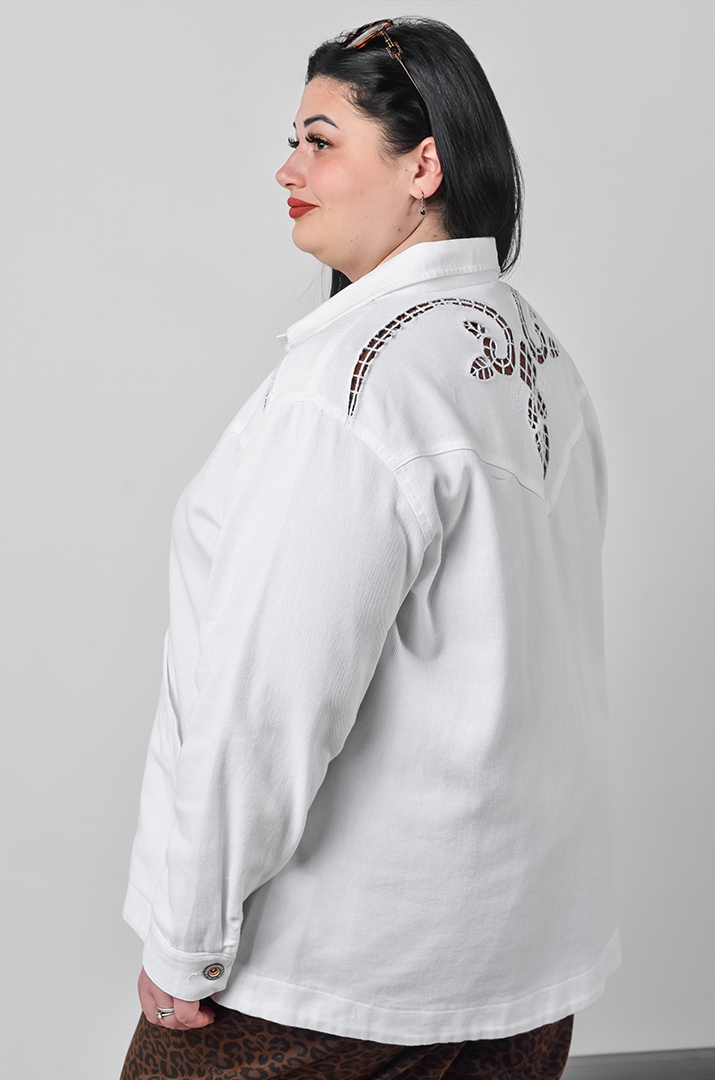 Лепень з фактурними деталями та накладними кишенями великих розмірів