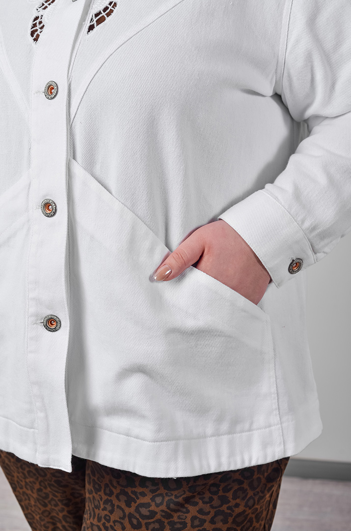 Лепень з фактурними деталями та накладними кишенями великих розмірів