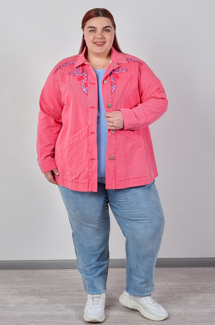 Лепень з фактурними деталями та накладними кишенями великих розмірів