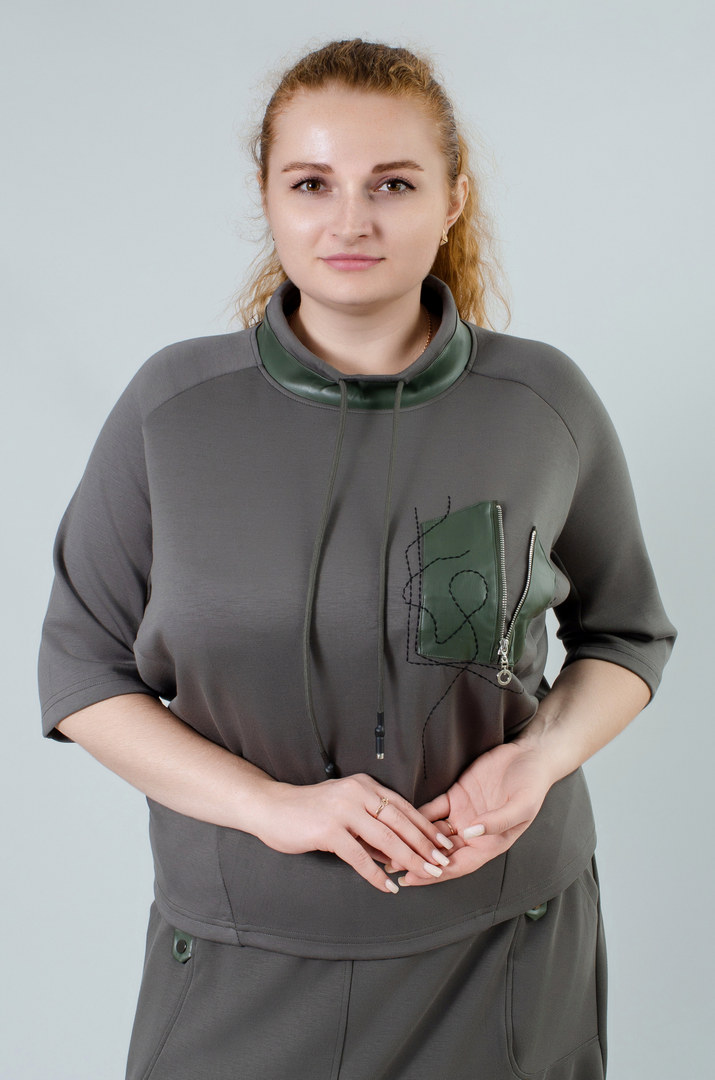Лонгслів з коміром-стійкою на затяжках батал