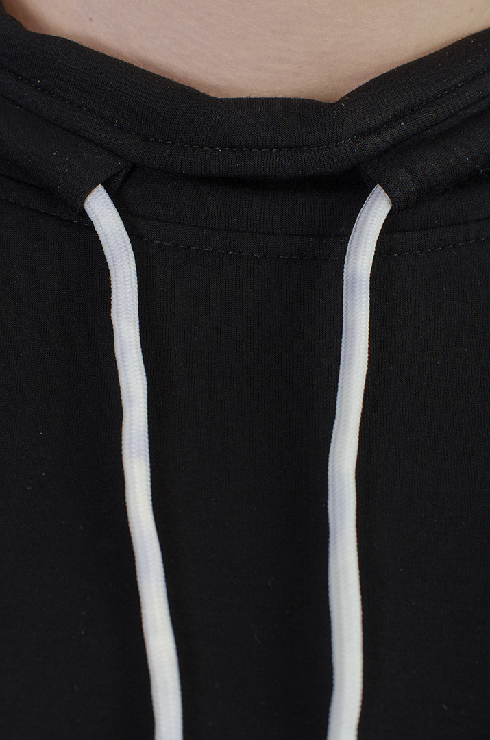 Стильный свитшот с декором больших размеров