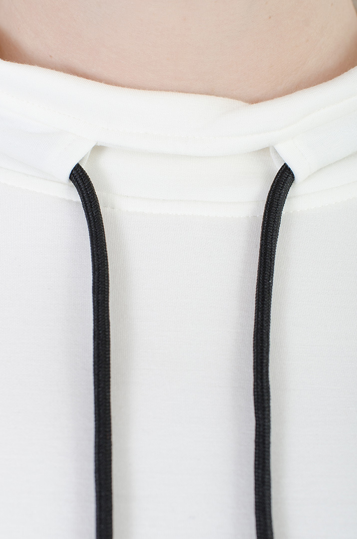 Стильный свитшот с декором больших размеров