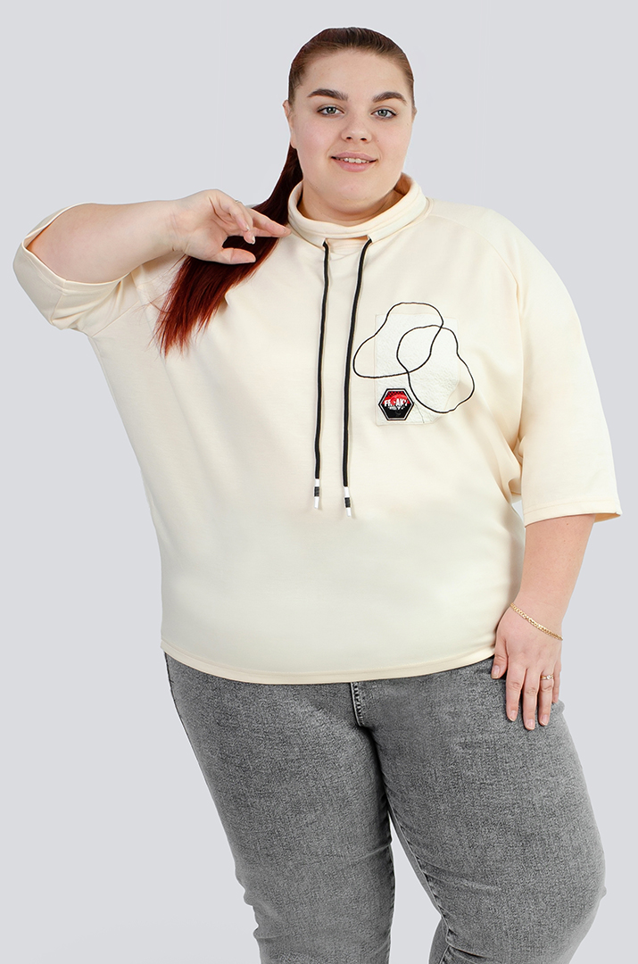 Стильный свитшот с декором больших размеров