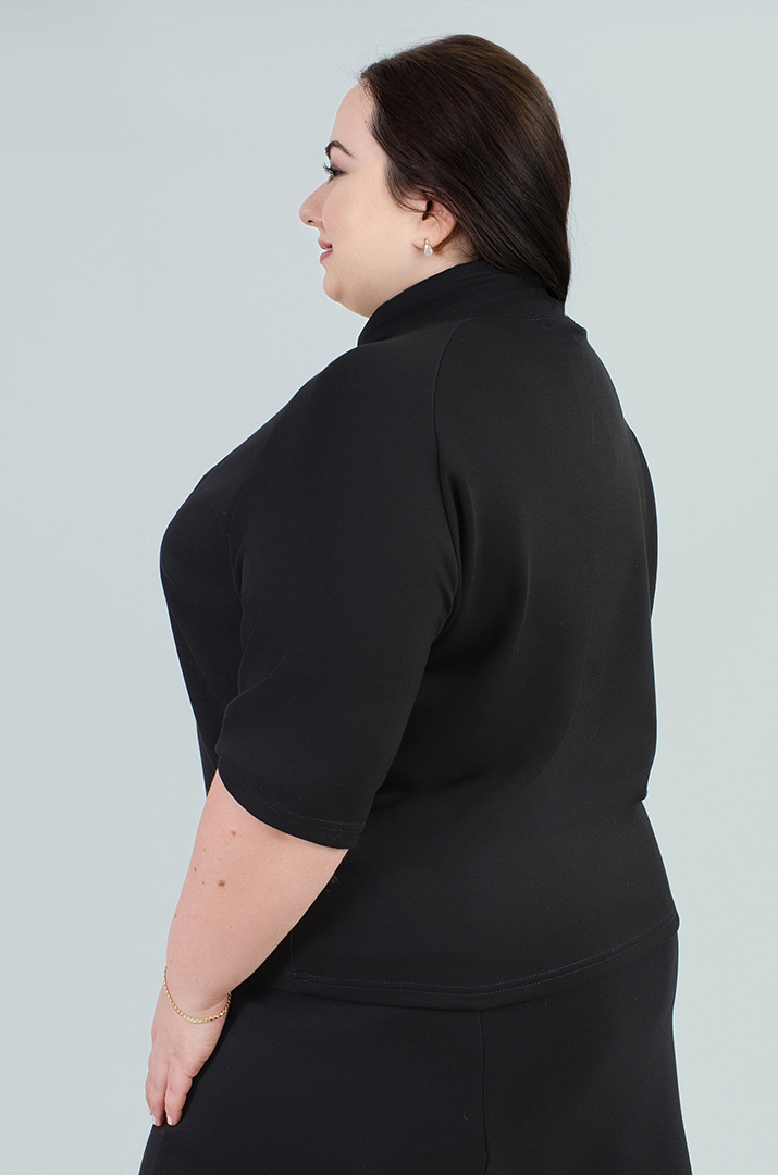 Стильный свитшот с декором больших размеров