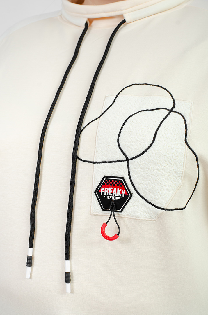 Стильный свитшот с декором больших размеров