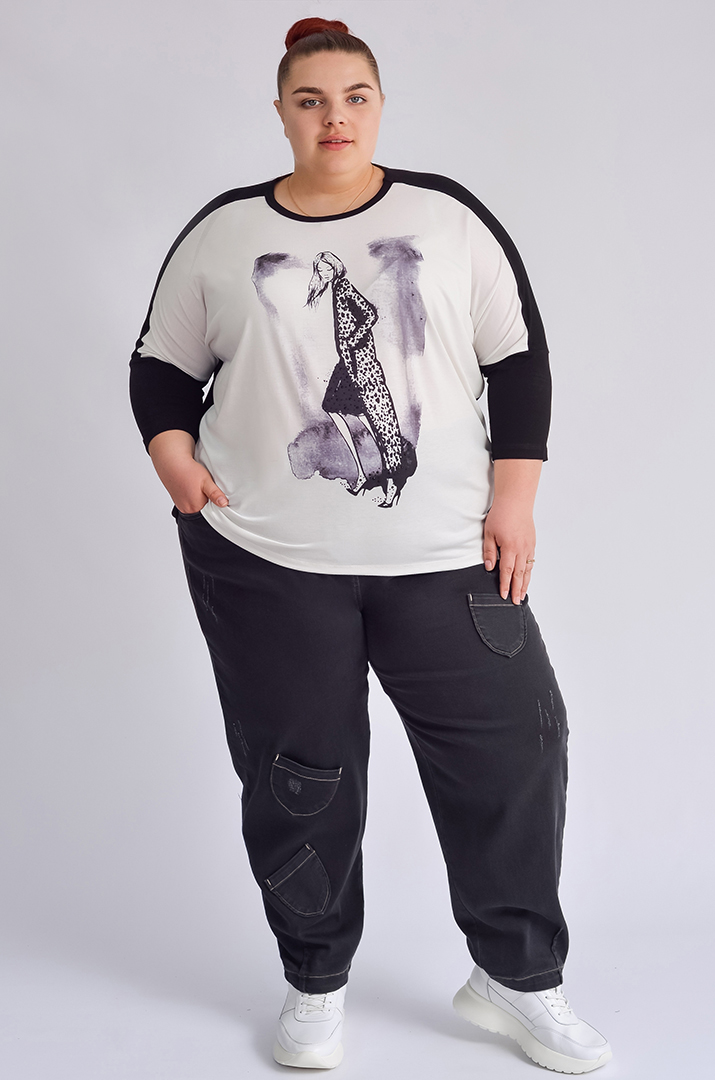 Блуза чорно-білого кольору з принтом та стразами великих розмірів