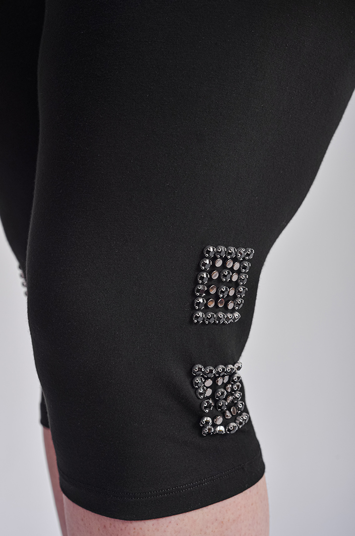 Лосини чорного кольору оздоблені аплікацією з камінців великих розмірів