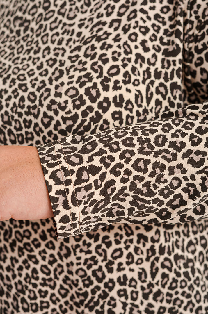 Лонгслив длинный с леопардовым принтом больших размеров