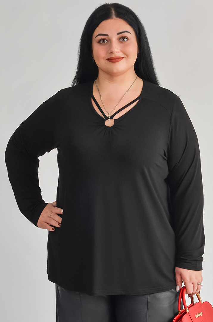 Лонгслів з елегантним вирізом в чорному кольорі великих розмірів