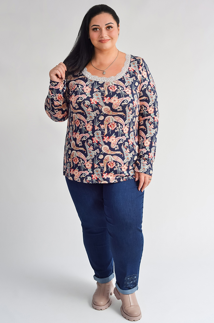 Трикотажний лонгслів із мереживним декором великих розмірів