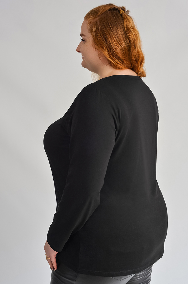 Блуза чорна спортивного стилю з декоративним вирізом великих розмірів