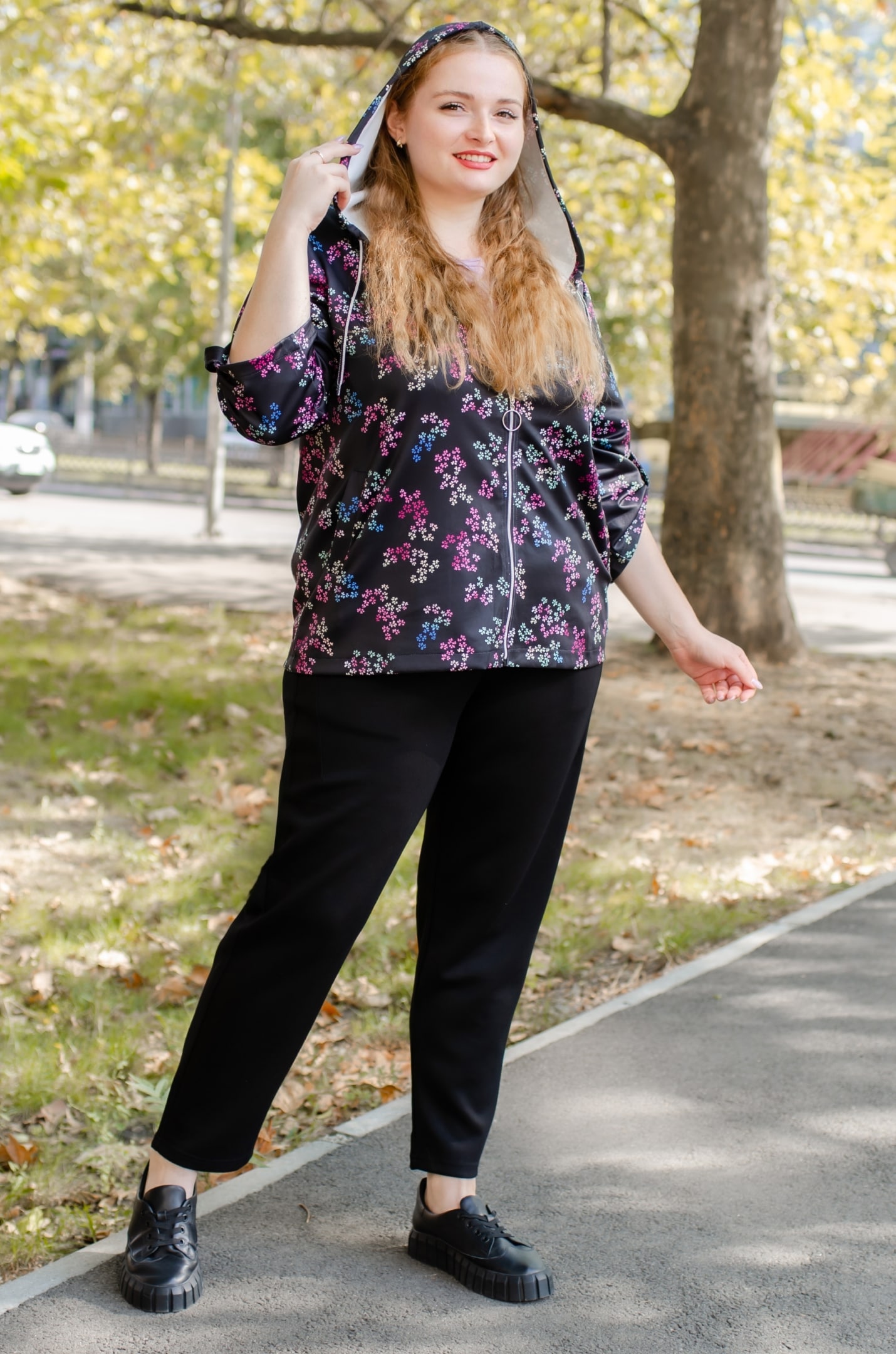 Яскрава мастерка в принт великих розмірів